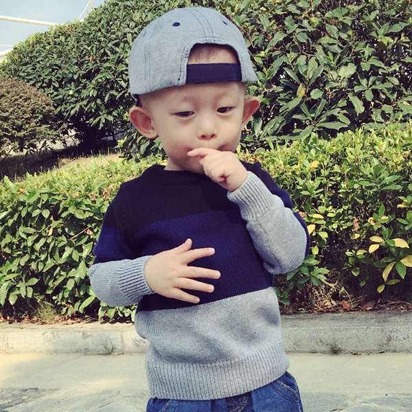 Детски стилен пуловер с О-образна яка в 3 цвята - бял, червен и син цвят