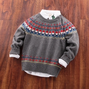 Дебел детски пуловер за момчета в сив цвят с О-образна яка  със странични копчета