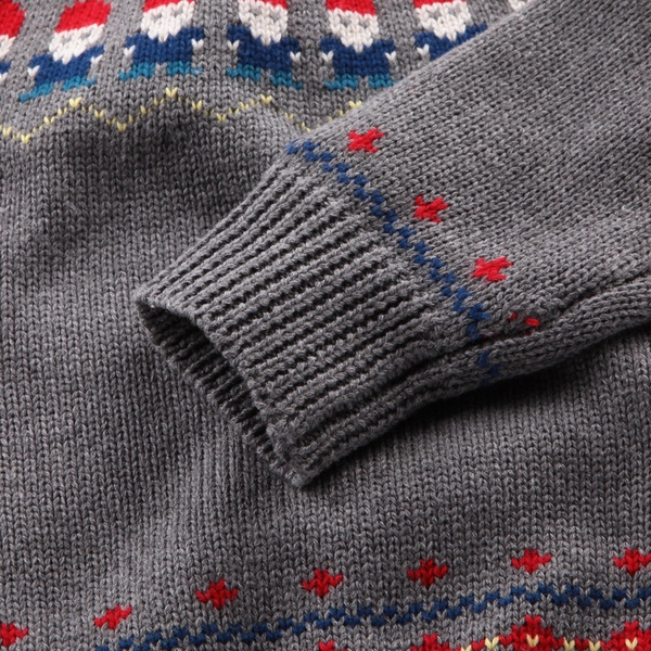 Дебел детски пуловер за момчета в сив цвят с О-образна яка  със странични копчета