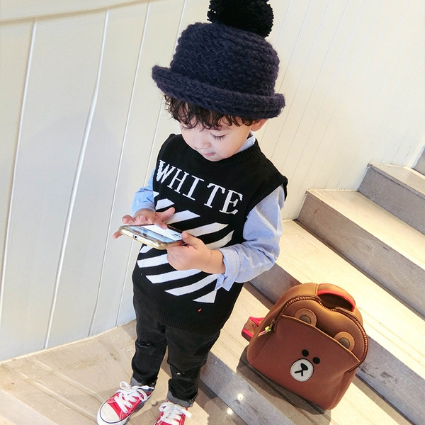 Детска жилетка за момчета в черен цвят в 2 модела - с усмивка, с надпис