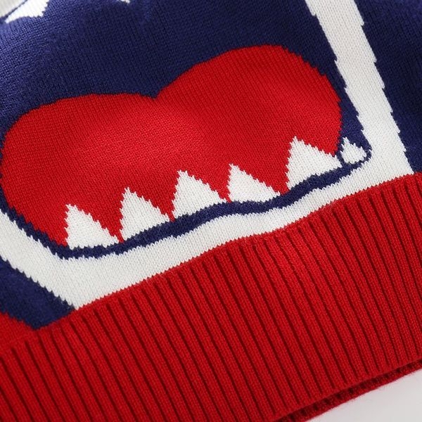 Παιδικό πουλόβερ με κέντημα δεινοσαύρων σε κόκκινο και σκούρο μπλε χρώμα