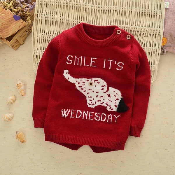 Детски пуловер за момичета в червен, жълт и бежов цвят с О-образна яка и слонче с надпис и странични копчета