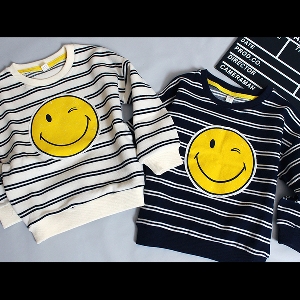 Παιδική ριγέ μπλούζα για κορίτσια και αγόρια με κεντήματα - χαμόγελο, σε λευκό και σκούρο μπλε με κολάρο σε σχήμα Ο