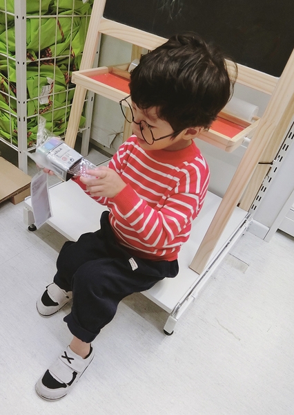 Детска раирана блуза за момичета и момчета в бял. черен, червен, зелен, жълт и сив цвят с О-образна яка