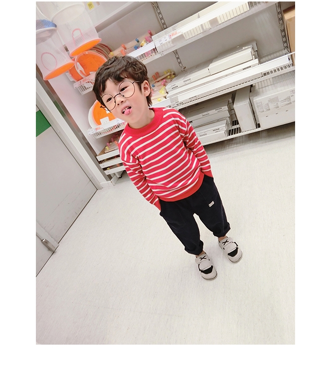 Детска раирана блуза за момичета и момчета в бял. черен, червен, зелен, жълт и сив цвят с О-образна яка