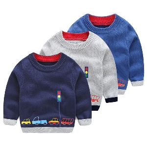 Παιδικό πουλόβερ  για αγόρια σε γκρι, μπλε και σκούρο μπλε χρώμα με κινούμενες εικόνες και κολάρο σε σχήμα O