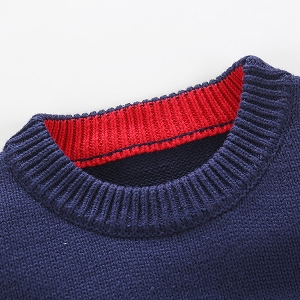 Παιδικό πουλόβερ  για αγόρια σε γκρι, μπλε και σκούρο μπλε χρώμα με κινούμενες εικόνες και κολάρο σε σχήμα O