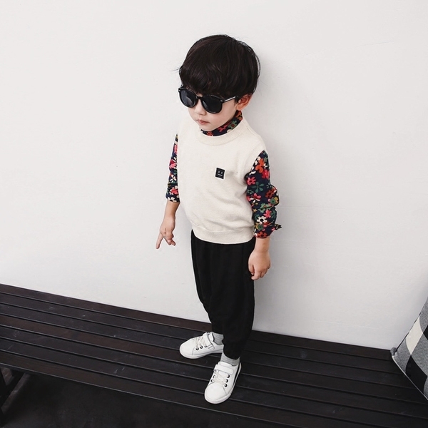 Детска жилетка за момчета в сив, черен, червен, тъмносин и бял цвят с О-образно деколте