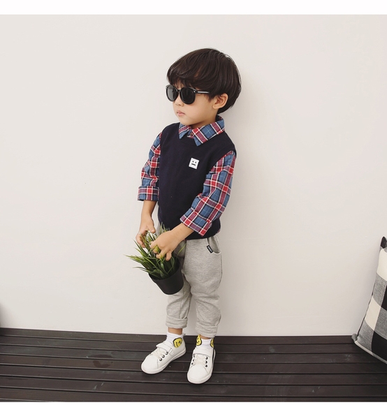 Детска жилетка за момчета в сив, черен, червен, тъмносин и бял цвят с О-образно деколте