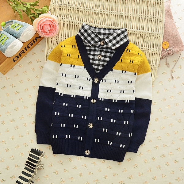 Детски жилетки за момчета в най-разнообразни цветове и различни модели с V-образно деколте
