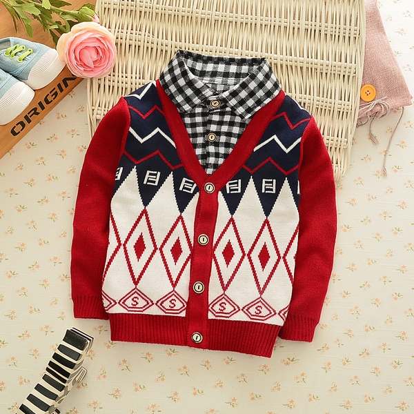 Детски жилетки за момчета в най-разнообразни цветове и различни модели с V-образно деколте