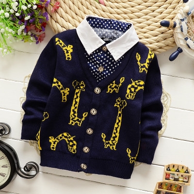 Детски жилетки за момчета в най-разнообразни цветове и различни модели с V-образно деколте