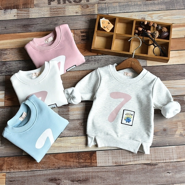 Детска кашмирена блуза за момчета и момичета с надпис "7" в светлосин, бял. червен и розов цвят