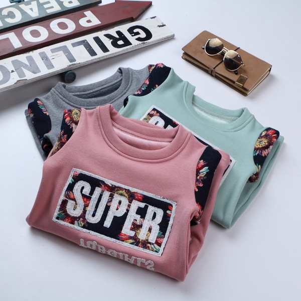 Детска спортна туника за момичета с 3/4 ръкави на флорални мотиви с надпис в розов, светлосин и сив цвят