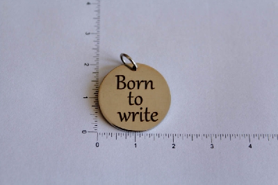 Медальон „Born to write“