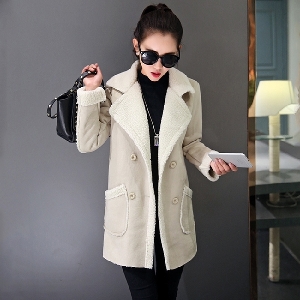 Γυναικείο  φθινόπωρο-χειμωνιάτικο παλτό με ζεστή επένδυση σε καφέ και άσπρο χρώμα