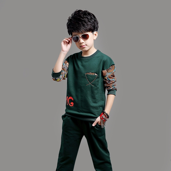 Детски спортен комплект от 2 части - панталон и блуза, в черен, червен и тъмнозелен цвят, с бродерия на ръкавите