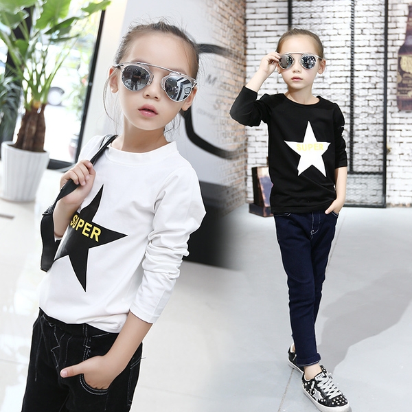 Детска блуза за момичета в бял и черен цвят с надпис `The One` и звезда, с О-образно деколте