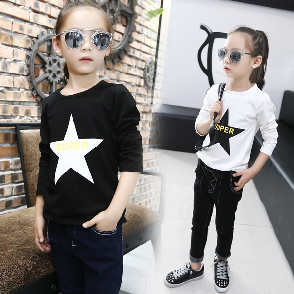 Детска блуза за момичета в бял и черен цвят с надпис `The One` и звезда, с О-образно деколте