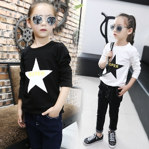 Детска блуза за момичета в бял и черен цвят с надпис \'The One\' и звезда, с О-образно деколте