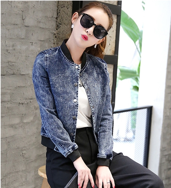 Дамско късо и тънко дънково яке есенно и пролетно с анимация на гърба "BOY" 