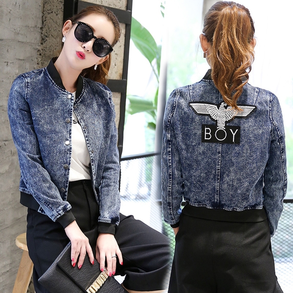 Дамско късо и тънко дънково яке есенно и пролетно с анимация на гърба "BOY" 