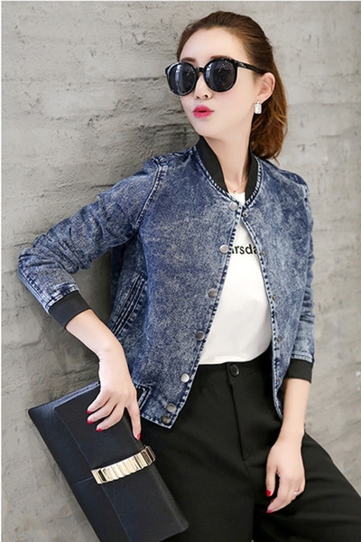 Дамско късо и тънко дънково яке есенно и пролетно с анимация на гърба "BOY" 