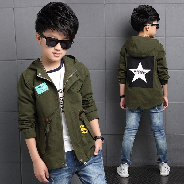 Детско яке с качулка за момчета в зелен, тъмносин и бежов цвят със звезда на гърба 