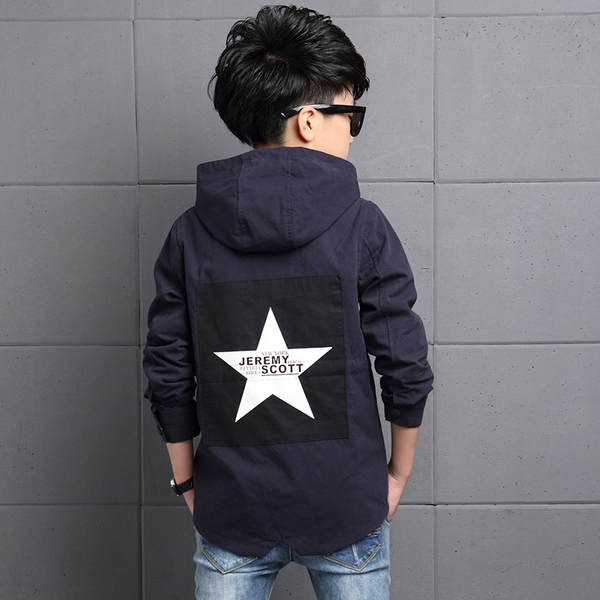 Детско яке с качулка за момчета в зелен, тъмносин и бежов цвят със звезда на гърба 