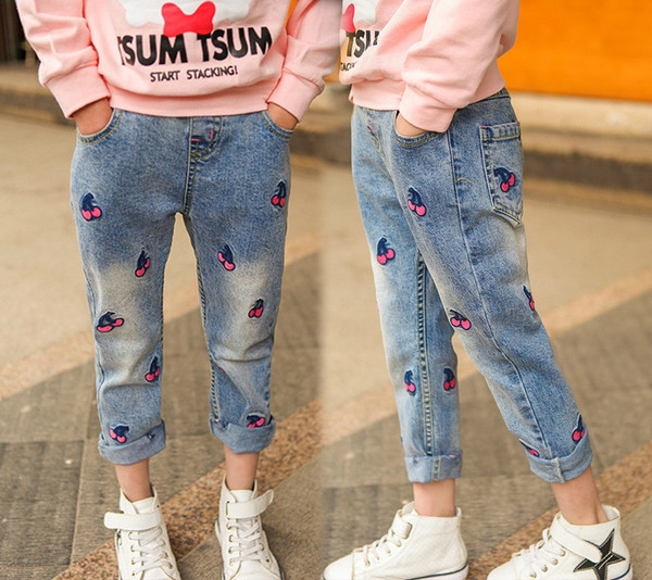 Детски дънки за момичета в няколко модела в черен, светолосин, син и тъмносин цвят - широки и тип Слим