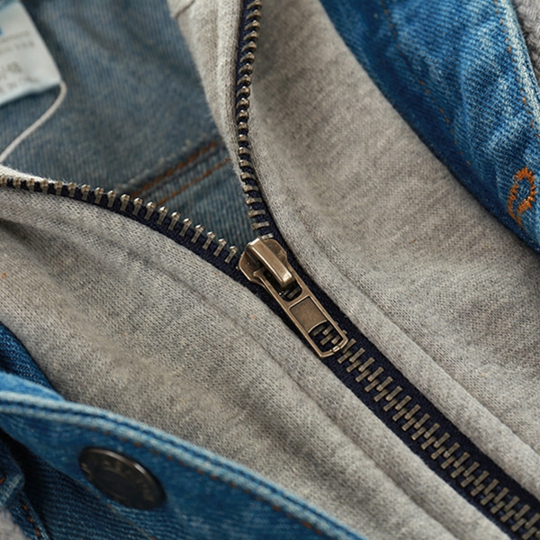 Дънково детско яке в син цвят със сива качулка за момчета 