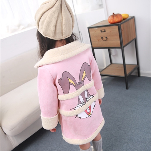 Детско дебело палто в розов и сив цвят с изображение на гърба на Бъгс Бъни