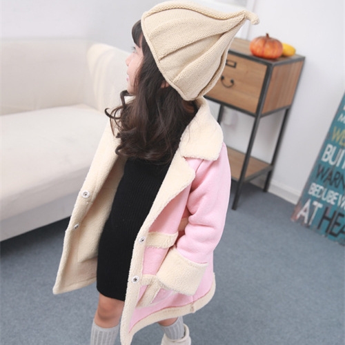 Детско дебело палто в розов и сив цвят с изображение на гърба на Бъгс Бъни