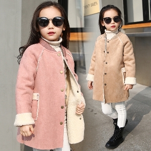 Παιδικό μάλλινο παλτό μακρύ και παχύ σε  μπεζ και ροζ  χρώμα με κουμπιά και τσέπες