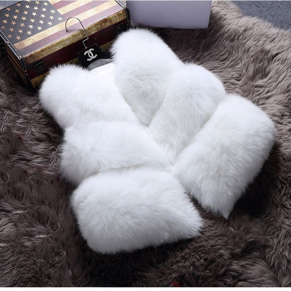 Дамски пухен къс елек в най-различни искрящи или топли цветове, подходящ за по студените месеци