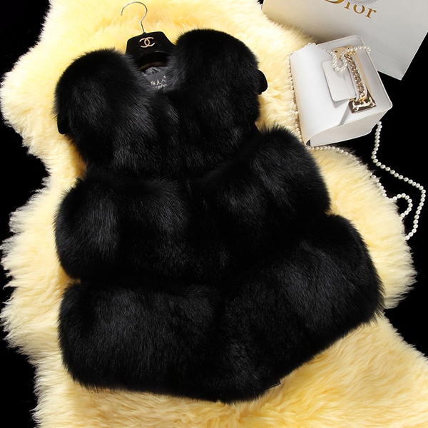 Дамски пухен къс елек в най-различни искрящи или топли цветове, подходящ за по студените месеци