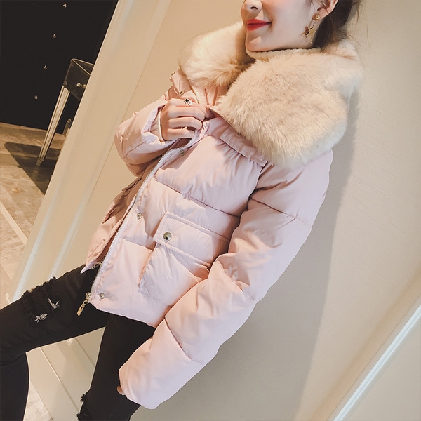 κοντό σακάκι των γυναικών τακτοποιημένα σε τρία χρώματα - μαύρο, ροζ και λευκό