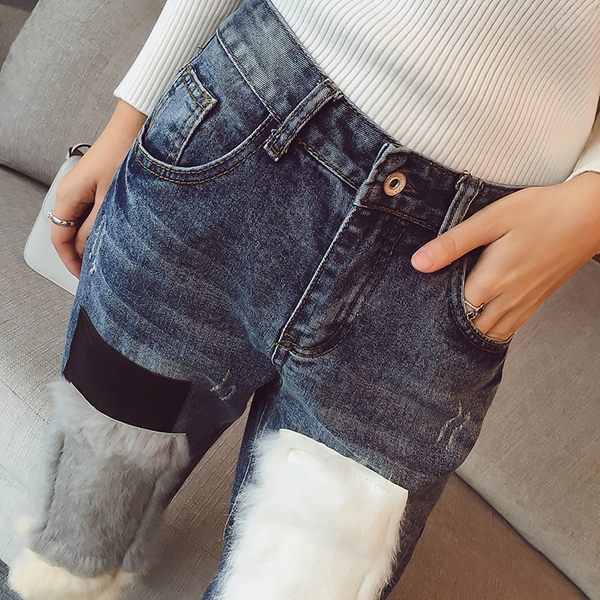 Γυναικείες ενδιαφέρουσες τζιν με χνούδι κατάλληλες για το χειμερινό περίοδο