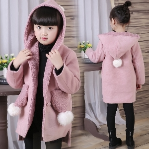 Детско дебело палто за момичета в розов, сив и червен цвят с качулка и пух и джобове с пух