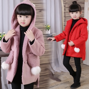 Детско дебело палто за момичета в розов, сив и червен цвят с качулка и пух и джобове с пух