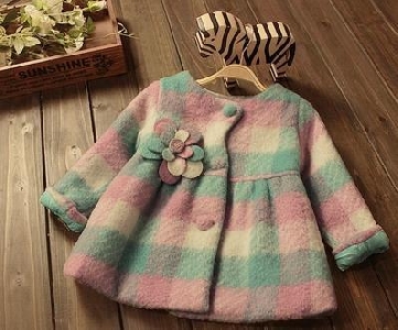 Παιδικό μάλλινο παλτό για κορίτσια - μοτίβο κοπής σε ροζ και κόκκινο με κορδέλα