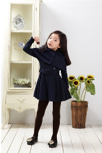 Дълго детско палто за момичета в бордо и тъмносин цвят, с колан и разкроено
