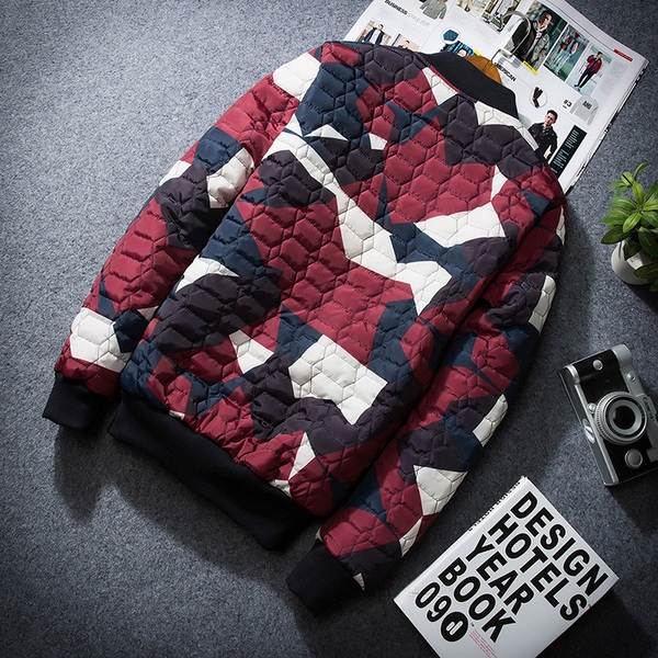 Ανδρικό καμουφλάζ επενδυμένο μπουφάν δύο top model για το φθινόπωρο και την άνοιξη