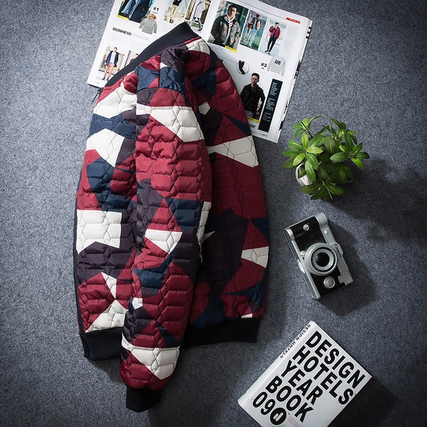 Ανδρικό καμουφλάζ επενδυμένο μπουφάν δύο top model για το φθινόπωρο και την άνοιξη