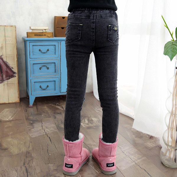 Детски еластичен панталон - тип Слим, в графитен цвят, с декорация на коленете