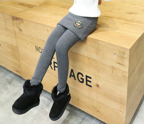 Детски клин за момичета с пола, в черен, червен и сив цвят