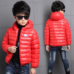 Детско яке за момчета - изчистено в черен. червен и оранжев цвят