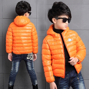 Детско яке за момчета - изчистено в черен. червен и оранжев цвят
