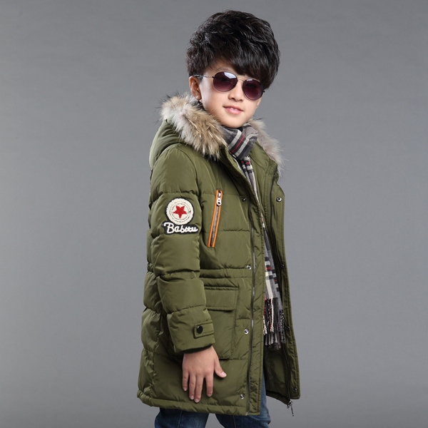 Μακρύ χειμωνιάτικο μπουφάν για αγόρια με κουκούλα και γούνα, σε μαύρο, κόκκινο και πράσινο χρώμα