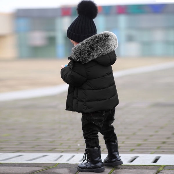 Χοντρό σακάκι χειμώνα για τα αγόρια και τα κορίτσια με κουκούλα κάτω, σε μαύρο, κόκκινο και γκρι χρώμα